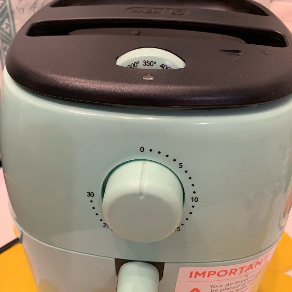 Air frier from Dash brand